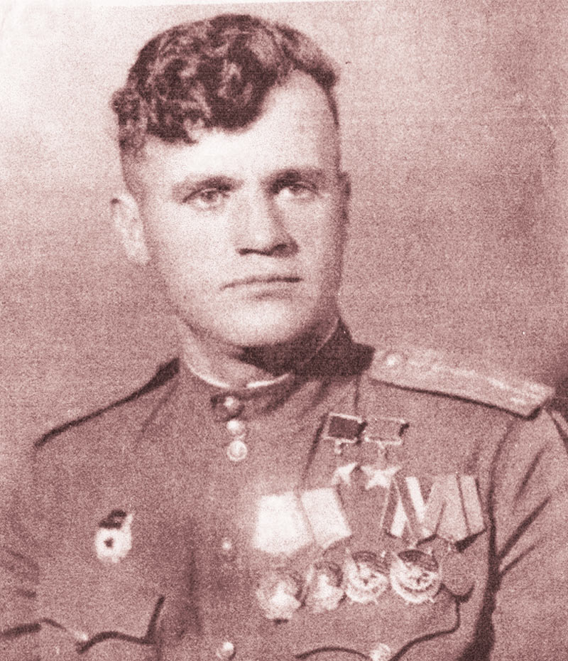 Военный летчик Н. Гулаев. 