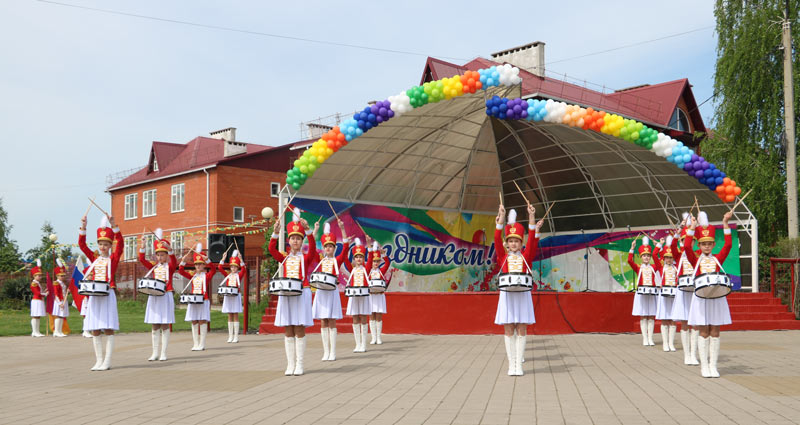 Кущёвские барабанщицы - участницы образцового танцевального коллектива «ЛилиГри».
